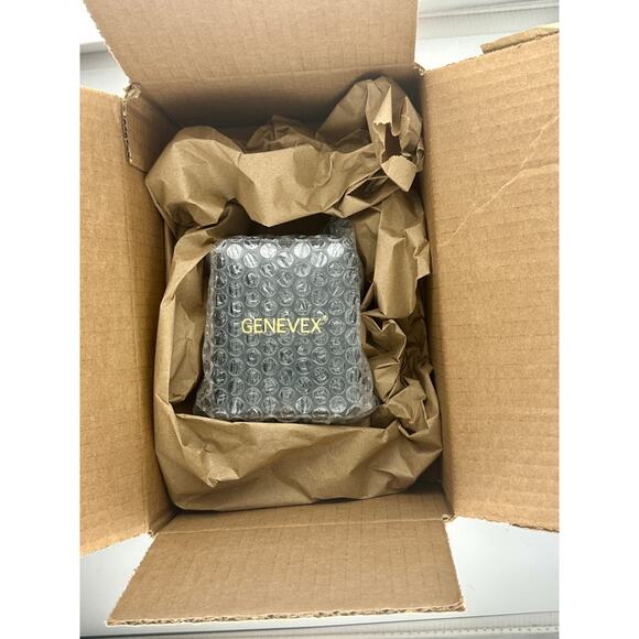 Genevex Quartz Date Watch 3ATM 100ft water resistant Golden & Silver Color - Picture 5 of 9